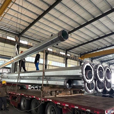 30m स्ट्रीट लॅम्प पोल सिंगल आर्म मल्टिपल लॅम्प कॅप्ससह